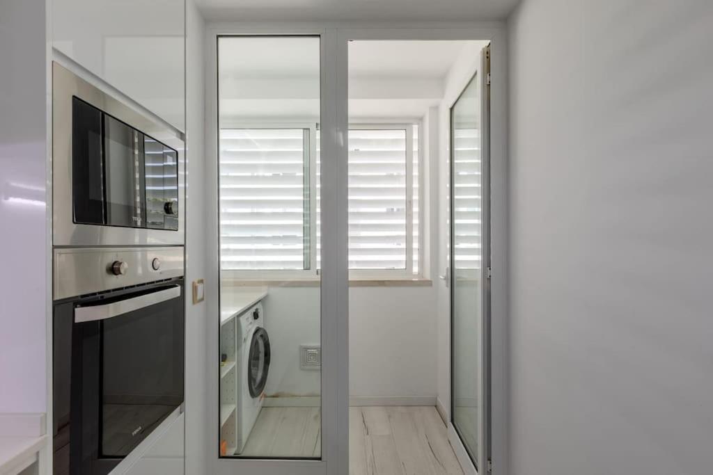 Spacious 3-bedroom In Apartment Lisbon